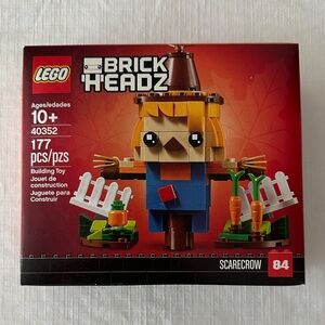 LEGO BrickHeadz Scarecrow with Blue and Orange Blocks